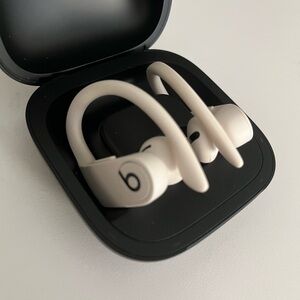 Beats Powerbeats Pro - Wireless & High-Performance Bluetooth Earphone - Ivory